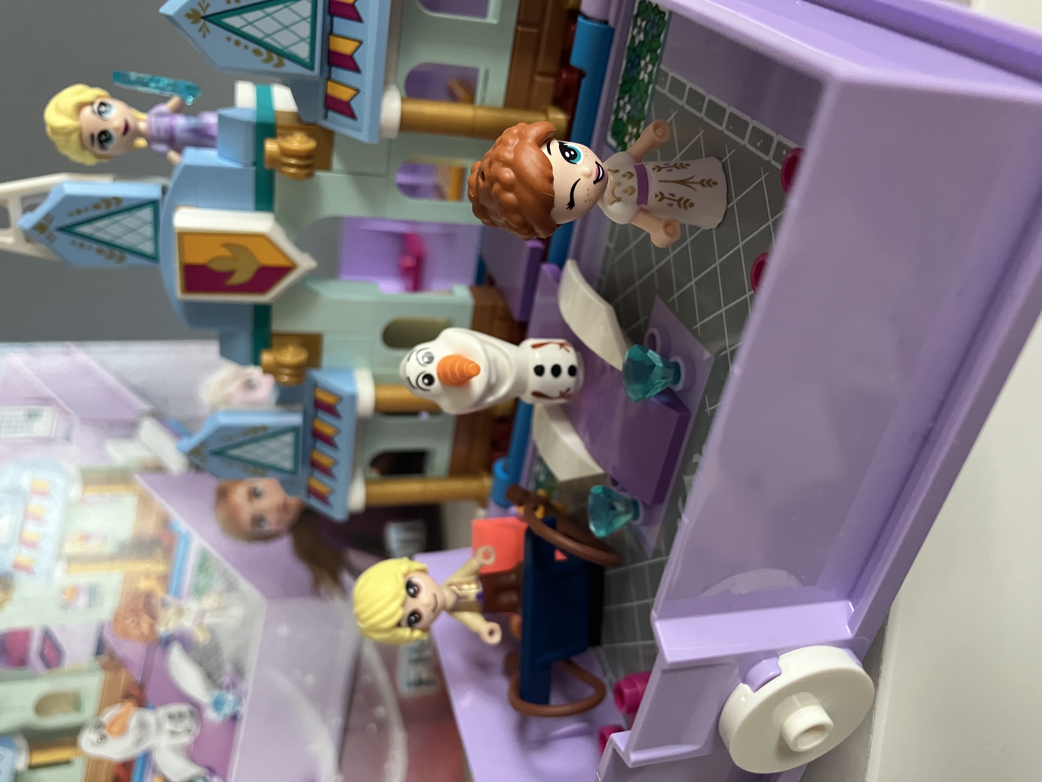 LEGO® Disney 43175 Anna a Elsa a jejich pohádková kniha dobrodružství