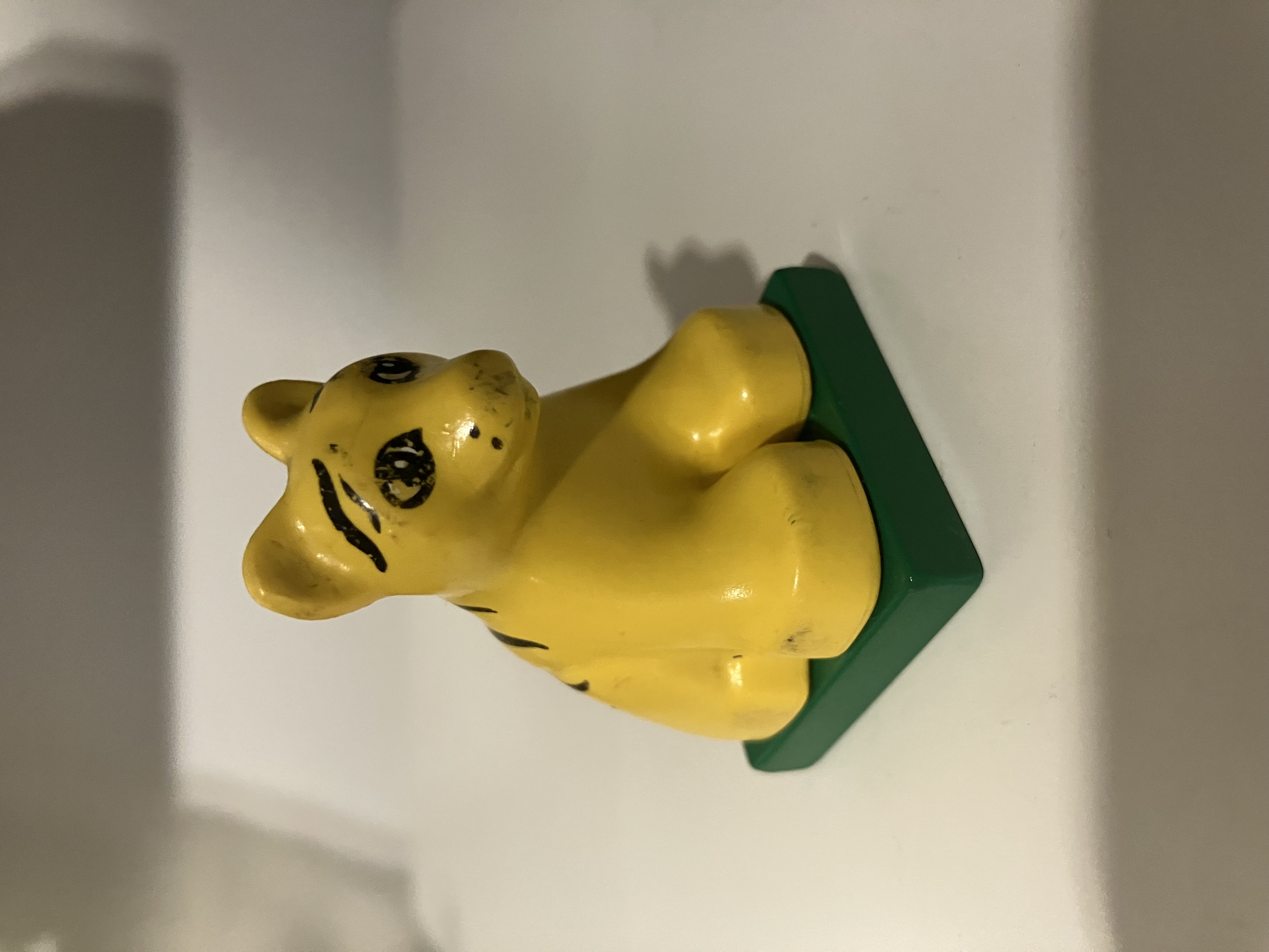 Lego Duplo tygřík na podstavci starší typ 2. jakost
