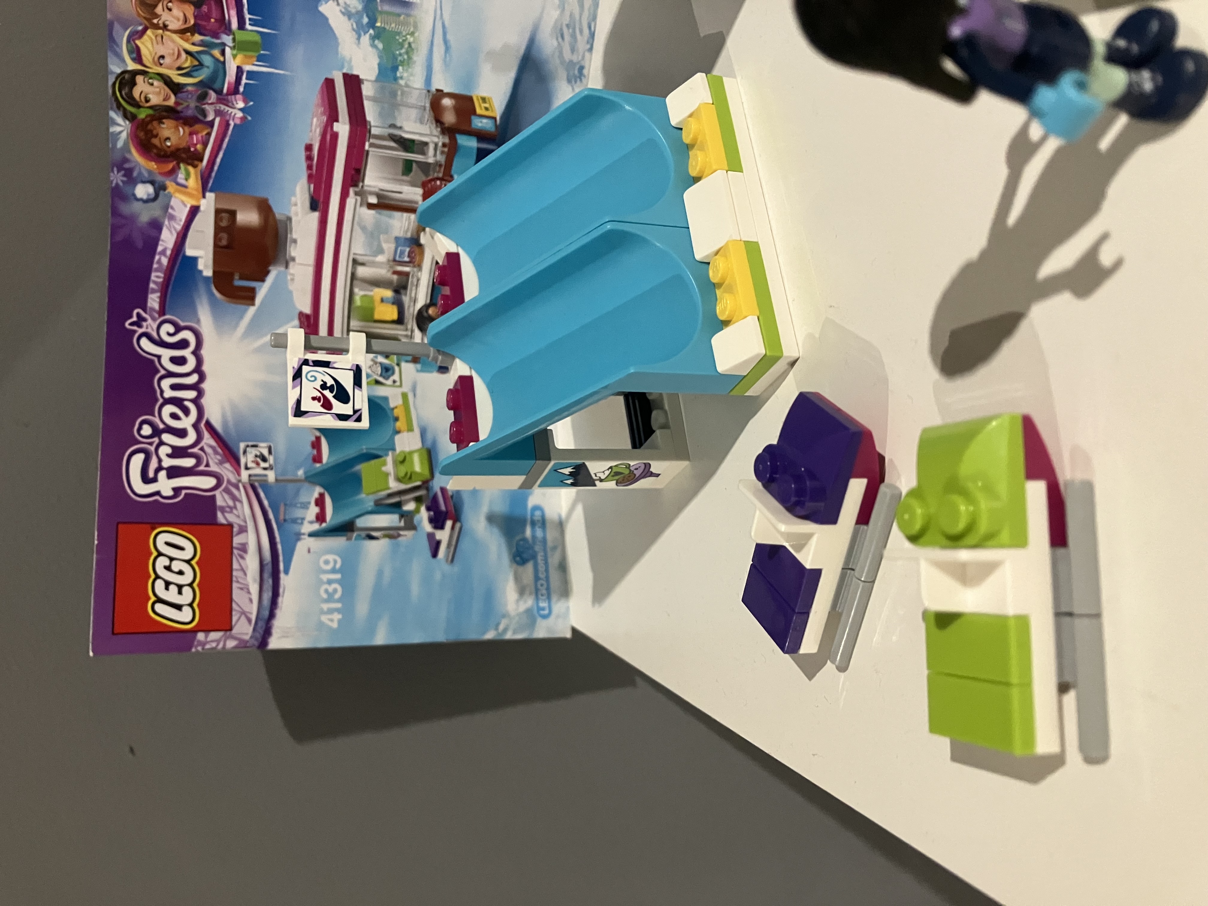 LEGO® Friends 41319 Dodávka s horkou čokoládou v zimním středisku