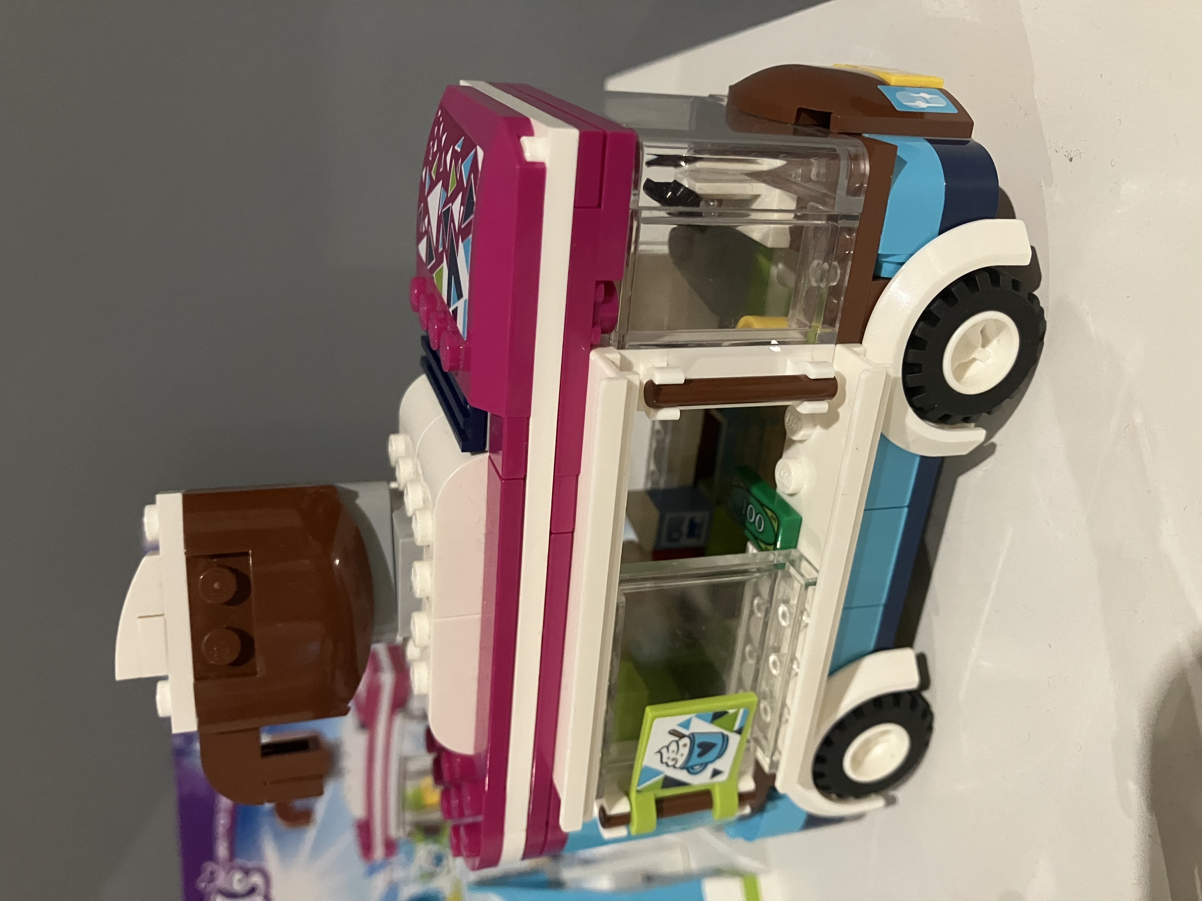 LEGO® Friends 41319 Dodávka s horkou čokoládou v zimním středisku