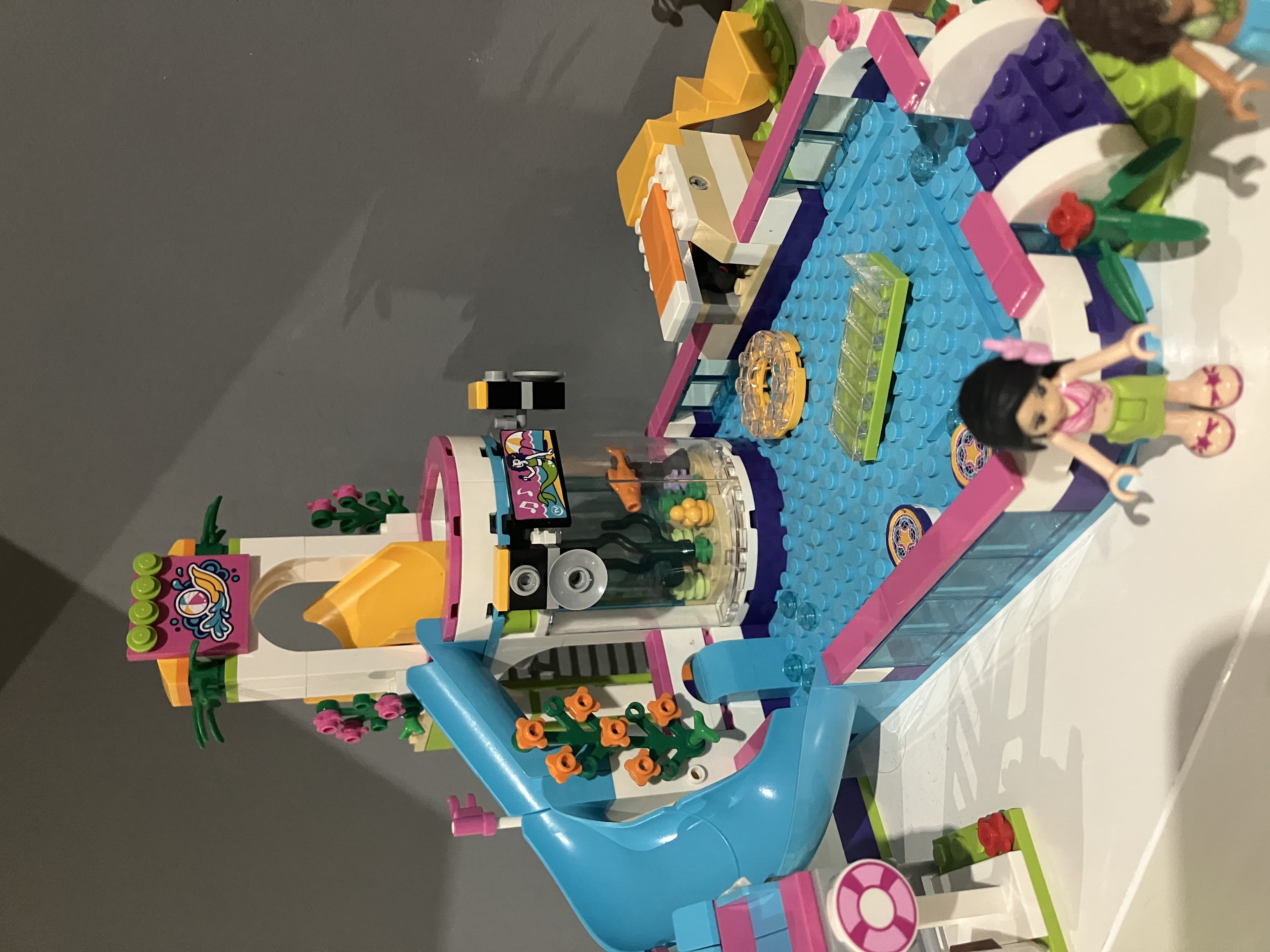 LEGO® Friends 41313 Letní bazén v městečku Heartlake