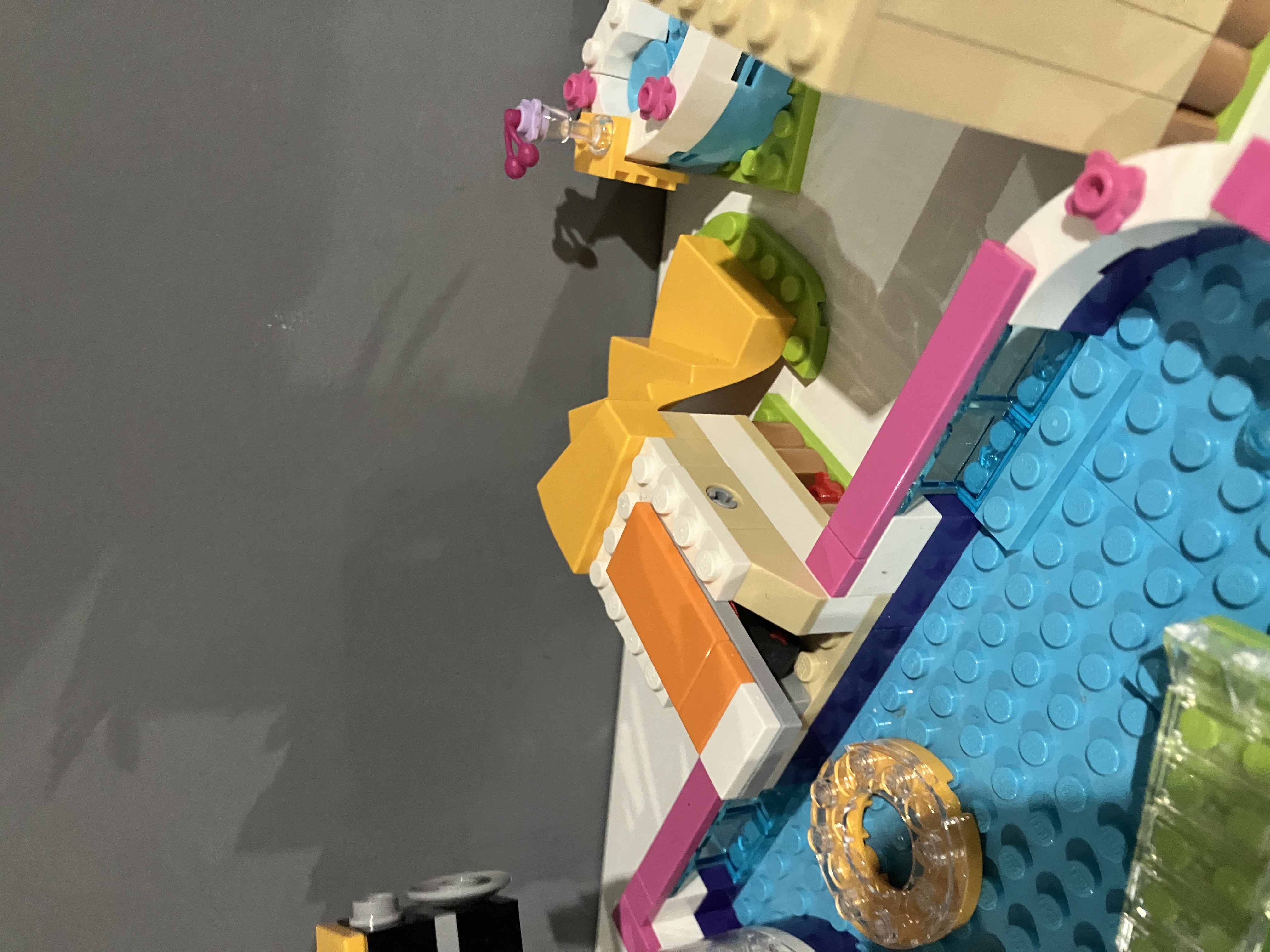 LEGO® Friends 41313 Letní bazén v městečku Heartlake